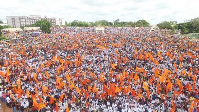 प्रदर्शन करते मराठा