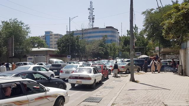 Когда на окраинах Кабула появились талибы, весь город встал в автомобильных пробках