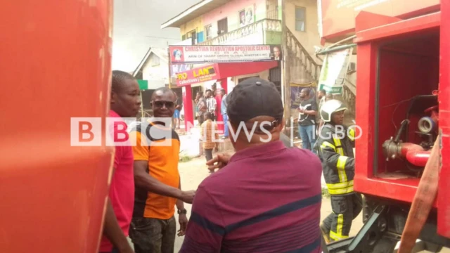 Ndị ọrụ mmenyụ ọkụ erutela