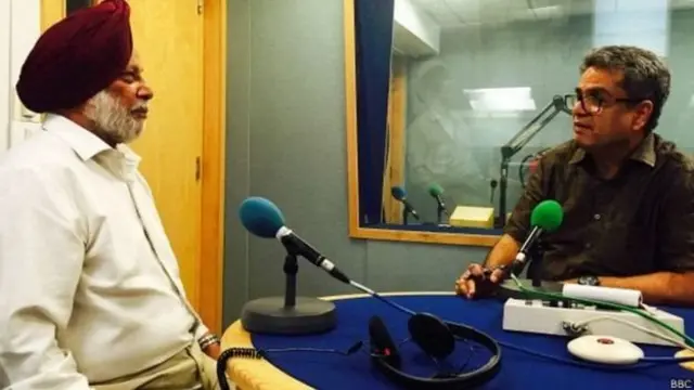 பிபிசி ஸ்டுடியோவில் ரெஹான் ஃபஜல் மற்றும் பிரிகேடியர் கன்வல்ஜீத் சிங்
