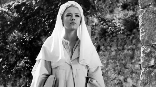 Milena Dravić kao Hasanaginica u istoimenom filmu Miće Popovića
