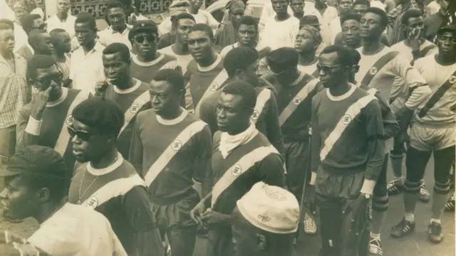 Aworan awọn agbabọọlu Stationery Stores