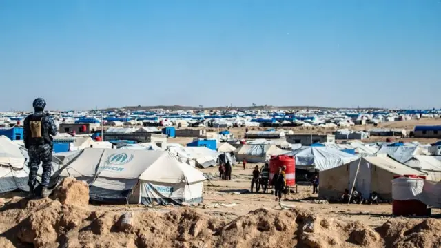 আল-হল শিবির পাহারা দিচ্ছে কুর্দি এসডিএফ বাহিনীর সেনারা