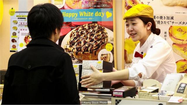 Banco do Brasil Japão - 😍💛💙 Hoje é Valentine's Day! Você sabe como é  comemorado a data aqui no Japão? Aqui, dar chocolate é um marco nessa  comemoração, sendo que hoje (14/02)