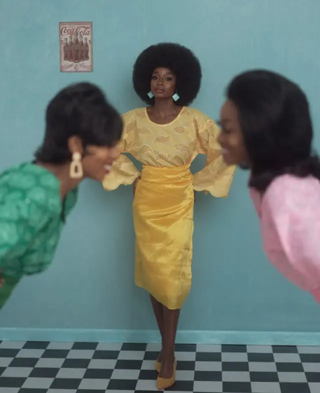 Three models pose in A Ti De