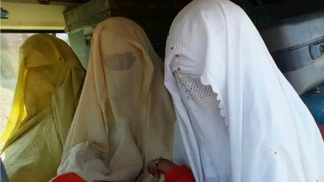 بنوں خواتین