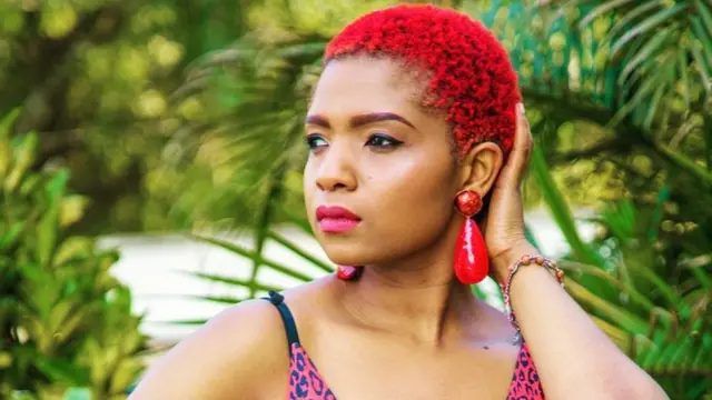 Mwanamuziki Alicios Theluji anasema maisha hayakuwa rahisi.