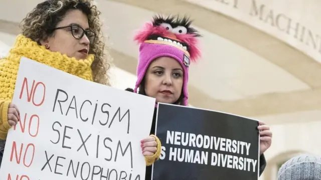 متظاهرات في نيويورك يشاركن في وقفة للنساء ذوات الإعاقة