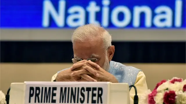 පකිස්ථානයට පහර දිය යුතු බව පවසමින් ඉන්දීය ජනතාවගෙන් විශාල පීඩනයක් අගමැති නරේන්ද්‍ර මෝදිට