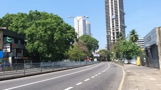 முழுமையாக முடங்கிய தமிழ் மற்றும் முஸ்லிம் கிராமங்கள்