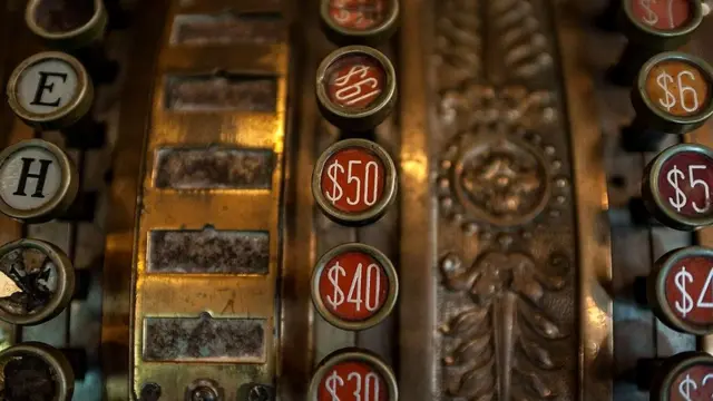 До 1776-го США были известны как Соединенные Колонии Америки, и есть подтверждения, что знак доллара тогда уже применялся