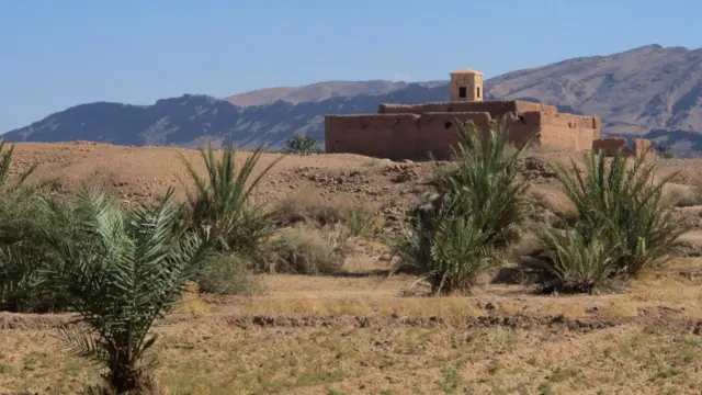 На район города Уарзазата выпадает приблизительно 330 солнечных дней в году, что делает его идеальным местом для строительства солнечной электростанции