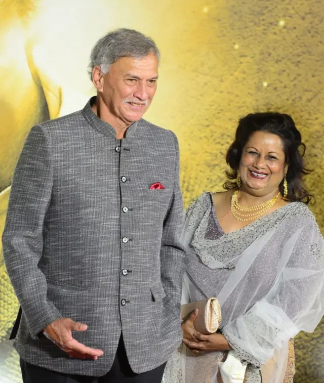 భార్యతో రోజర్ బిన్నీ