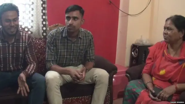 मधुलिका सिंह ने अपने घर के इसी कमरे में दुकानदारों को छुपाया था