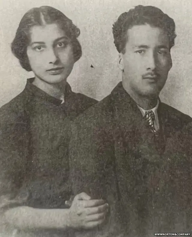 نور اپنے بھائی کے ساتھ