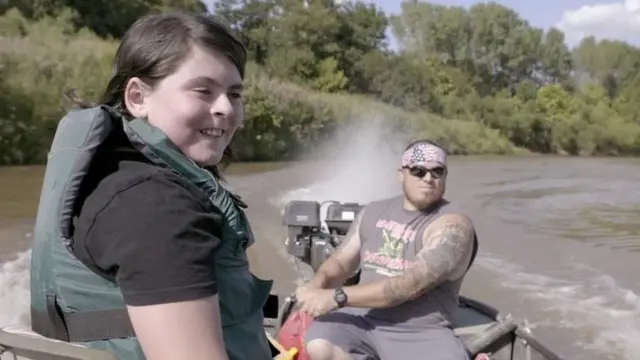 ম্যাথিউ এখন তার পিতা জুয়ানের সাথে বসবাস করে।