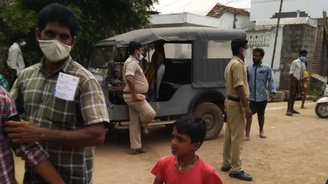 కమిటీ ఎన్నికల్లో పోలీసులు