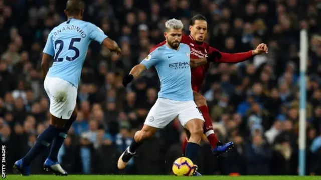 Hipiti! Aguero akizuia wa beki wa Liverpool Virgil van Dijk