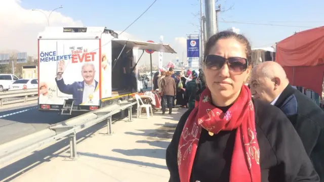 AKP'nin İstanbul Kadıköy ilçe kadın teşkilatından Hülya Ak