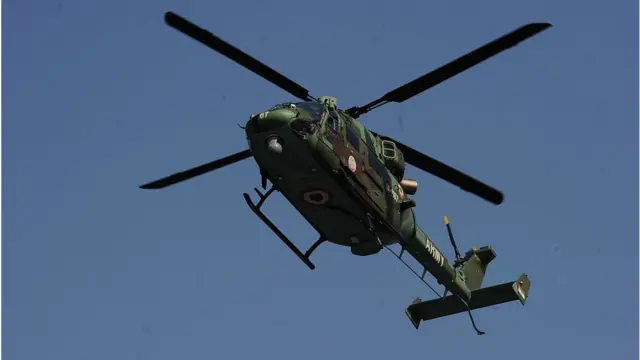 পাকিস্তানের সামরিক বাহিনীর কাছে সাধারণ হেলিকপ্টার রয়েছে যেখানে ৩২৮টি, ভারতের কাছে রয়েছে ৭২০টি