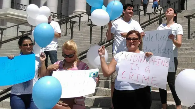 Brasileiros fazem protesto contra decisão de juiz americano