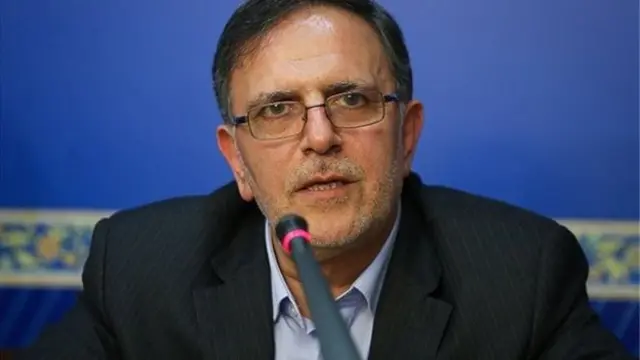 ولی‌الله سیف، رئیس بانک مرکزی صرافی‌های مجاز را "همکاران نظام بانکی" برشمرده است