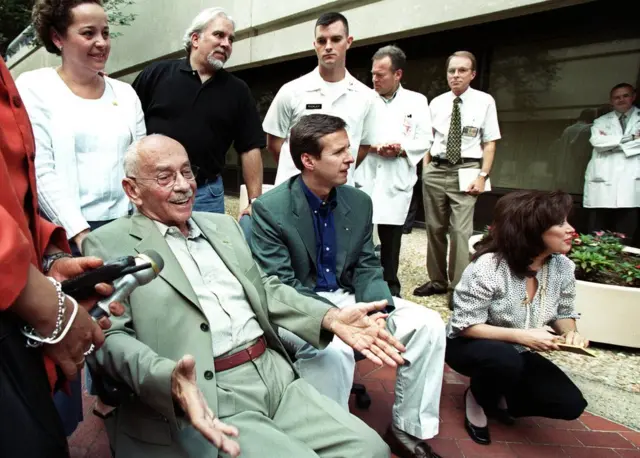 Hugo Banzer con Tuto Quiroga en 2001.