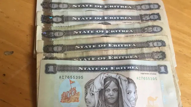 መተዓዳደጊ ገንዘብ ኤርትራ ስሙ ናቅፋ ዝብሃል ኮይኑ በዓል 1፣5፣10፣20፣50 ከምኡ እውን ናይ 100 ናይ ወረቐት ሰልዲ ኣለዎ