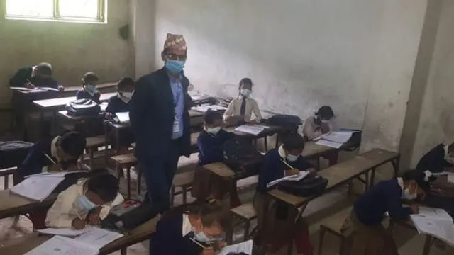 देशभरका ३५ हजार विद्यालयमध्ये १४ हजार विद्यालयमा १ सयभन्दा कम विद्यार्थी सङ्ख्या रहेको शिक्षा मन्त्रालयको तथ्याङ्क रहेको छ