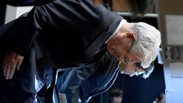 神戸製鋼の川崎博也会長兼社長（当時）はこの不祥事で引責辞任した