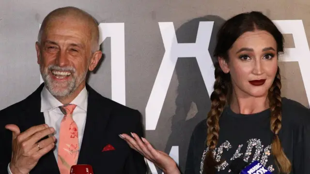 Художественный руководитель МХАТ имени М. Горького Эдуард Бояков и певица и актриса Ольга Бузова после пресс-показа спектакля "Чудесный грузин" в МХАТе имени Горького.