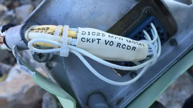 Fio e etiqueta do gravador de voz