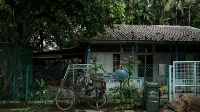 Kampung hampir tidak ada lagi di Singapura. Kampung Lorong Buangkok ini adalah salah satu yang tersisa.