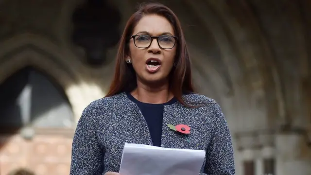 Gina Miller discursando