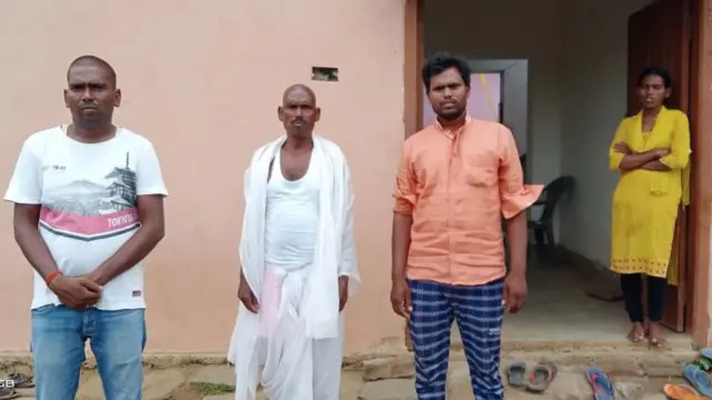 मोनिका के परिजन