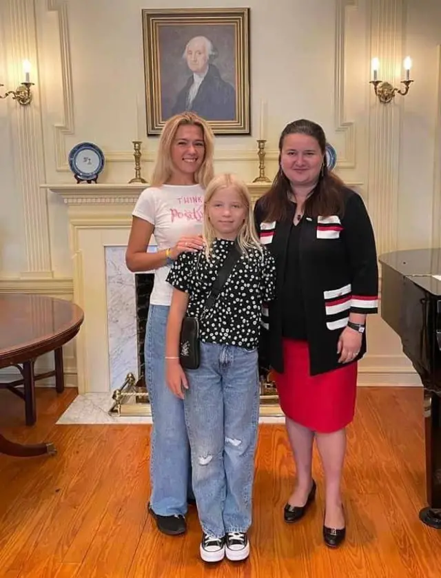 саша оксана маркарова мама