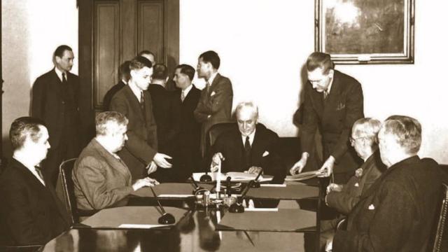 Firma del tratado en Washington en 1944
