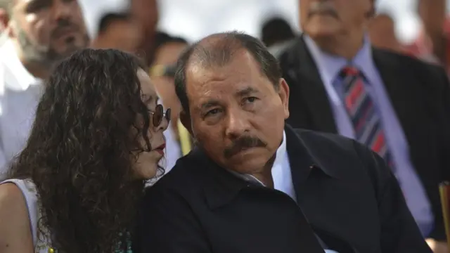 دانيا أورتيغا وزوجته