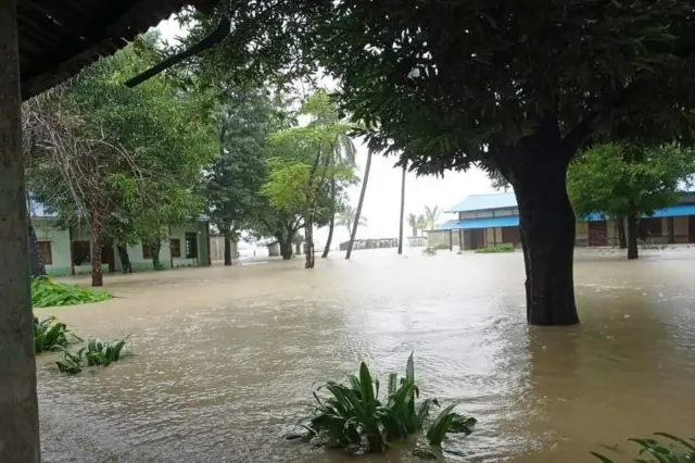 ရခိုင် နေရာတချို့ ရေပြန်ကျပေမဲ့ မြောက်ပိုင်း နှစ်မြိုနယ် ရေနစ်မြုပ်နေဆဲ