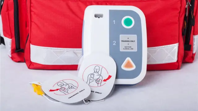 Desfibrilador portátil semiautomático