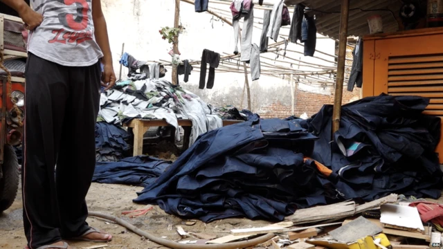 अवैध जींस डाइंग फ़ैक्ट्री