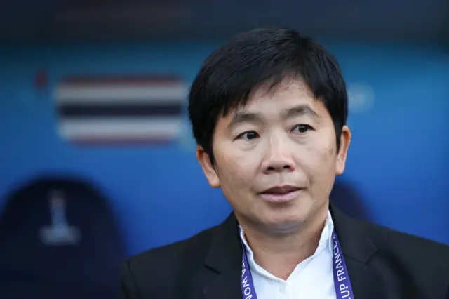 โค้ชหนึ่งของคุณทีมชาติสหรัฐฯ ที่ให้กำลังใจนักเตะไทยหลังการแข่งขัน