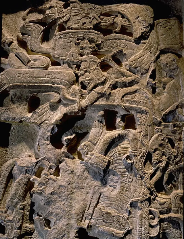 Estela ubicada en Piedras Negras