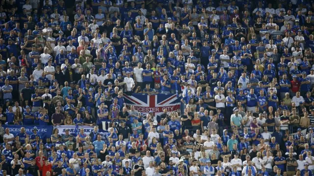 صورة لمشجعي ليستر سيتي في ملعب فيسينتي كالديرون في مدريد