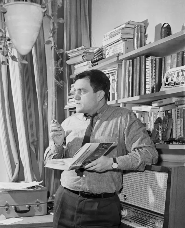 "Звездный билет" Василия Аксенова - энциклопедия разных западных терминов, слов, фигур и символов того времени.