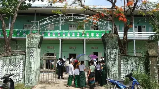 ရခိုင်ပြည်နယ်က အထက်တန်းကျောင်းတစ်ကျောင်း