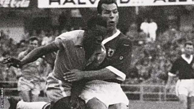 فاز بيليه بكأس العالم مع البرازيل في أعوام 1958 و 1962 و 1970