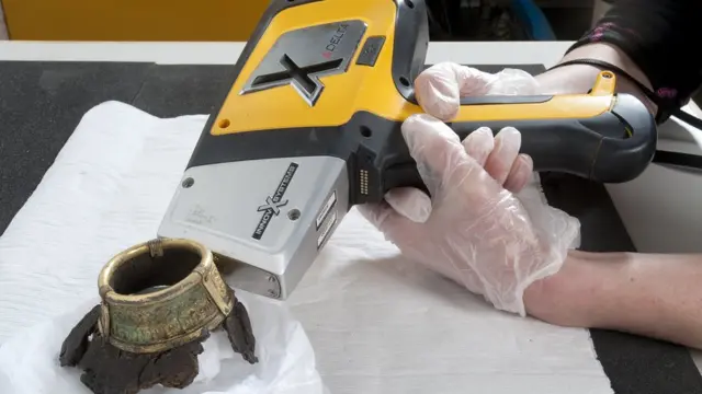 Портативный рентгенофлуоресцентный спектрометр