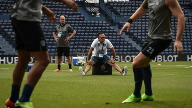 นายเนวิน ชิดชอบ