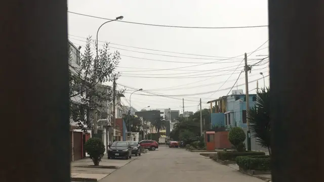 Rejas por ambos lados de la calle